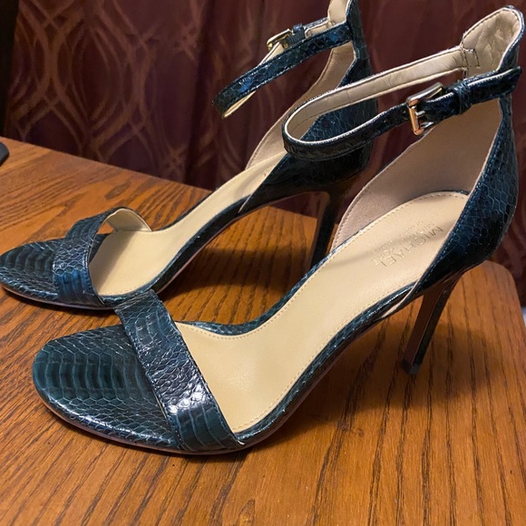 Michael Kors emerald green snake skin heels. Excellent condition. Never worn - Picture 1 of 7